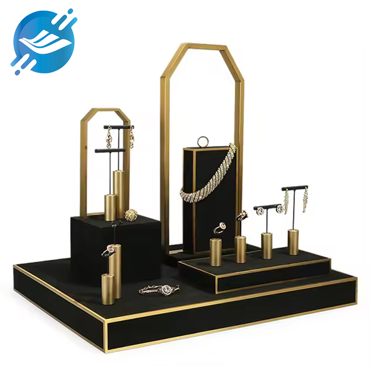 Fa'ailoaina o le Creative Design Black Gold Stainless Steel Jewelry Display Stand Set, o se fofo mata'ina ma le fa'alelei mo le fa'aalia o au fa'aputuga o teuga.O lenei seti ua mamanuina e siitia ai le tuʻuina atu o au mea teuteu, faʻaalia ai i latou ma puʻeina mata o tagata faʻatau.Faia i mea e sili ona lelei ma se mamanu faʻalelei, o lenei seti faʻaaliga o le faʻaopoopoga lelei lea i soʻo se faleoloa mea teuteu, faleoloa, poʻo se fale faʻatauvaʻa.