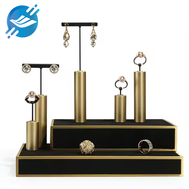 Entwodwi Creative Design Black Gold Nerjaveèi Bijou Display Stand Set, yon solisyon sansasyonèl ak elegant pou montre koleksyon bijou ou.Seri sa a fèt pou elve prezantasyon an nan moso bijou ou yo, fè yo kanpe deyò epi trape je a nan kliyan potansyèl yo.Fèt ak materyèl kalite siperyè ak yon konsepsyon dous, sa a seri kanpe ekspozisyon se adisyon pafè a nan nenpòt magazen bijou, boutik, oswa izolwa atizanal jis.